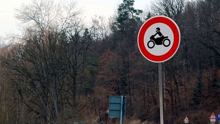 Verkehrsschild Streckensperrung Motorrad Fahrverbot