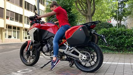Motorraeder für kleine Leute Sitzprobe Ducati Multistrada V4