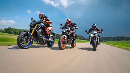 KTM 890 Duke R, Yamaha MT-09 SP, Triumph Street Triple RS Vergleichstest