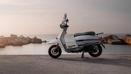 Große Motorroller Lambretta V200 Special