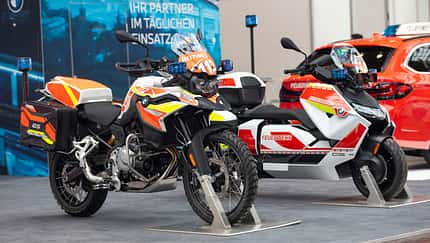 BMW Feuerwehr CE 04 und F 900 GS