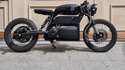 Super Soco TC Max Nuit von ON und Ben Surain