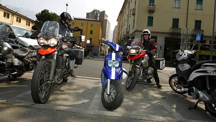 Wo darf ich mein Motorrad parken?