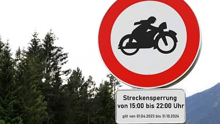 Für Motorräder dauerhaft von 15 - 22 Uhr gesperrt