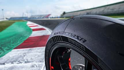 Pirelli Supercorsa V4 SP SC 2023