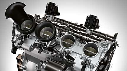 BMW Reihenvierzylinder Motor S 1000 oder M 1000 mit Shiftcam und variable Ansaugtrichter