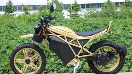Earth Eagle KL4500 Elektromotorrad mit einseitiger Telegabel