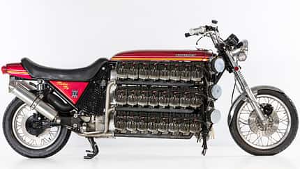 Motorrad mit 48 Zylindern