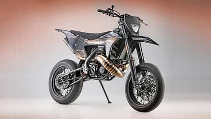 Megasgas EC 700 Zweitakt Supermoto von Sib Mustard
