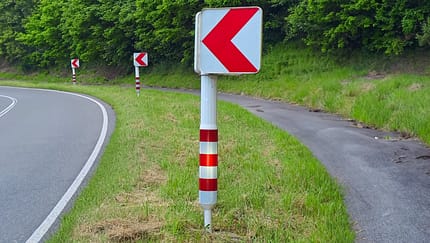 Kurvenleittafeln Sicherheit Motorradunfall