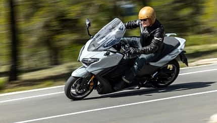 Yamaha TMAX Tech Max (2025) mit Fahrbericht