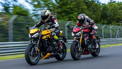 Triumph Speed Triple 1200 RS, Triumph Street Triple 765 RS Vergleichstest