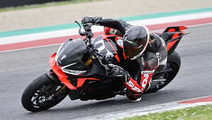 Was ist besser: Aprilia Tuono V4 oder RSV 5