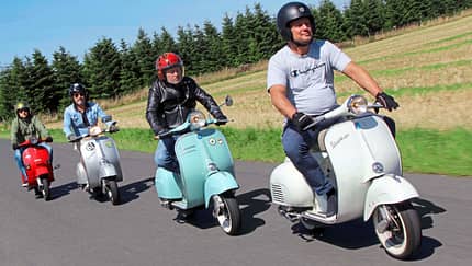 Schöne alte Vespa-Roller im Vergleich