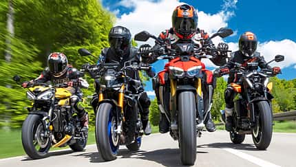 Triumph Street Triple 765 RS, Yamaha MT-09 SP, Ducati Streetfighter V2 S, KTM 990 Duke Vergleichstest
