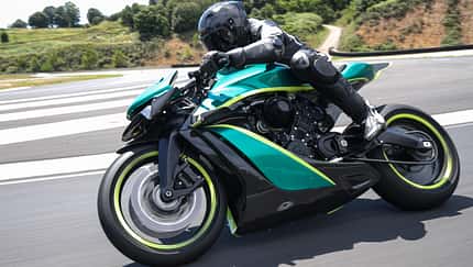 Aston Martin AMB 001 PRO Fahrtest Aston Martin AMB 001 PRO Fahrtest