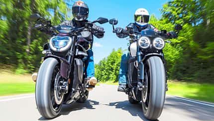 Vergleichstest Power-Cruiser Ducati Xdiavel V4 und Triumph Rocket 3 R Evel Knievel