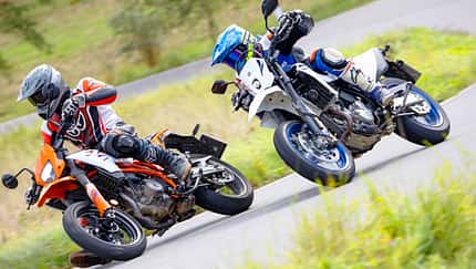 Motorrad Vergleichstest Suzuki DR-Z4SM und KTM 390 SMC R