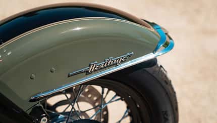 Harley-Davidson Deadwood Green (2021) Harley-Davidson Deadwood Green (2021)