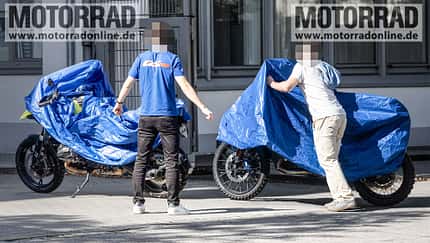 BMW R 1300 GS (2027) und BMW M 1300 GS Erlkönig Fotos (07/2026) BMW R 1300 GS (2027) und BMW M 1300 GS Erlkönig Fotos (07/2026)