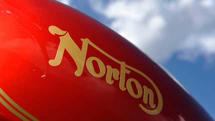 Norton 850 Commando, Schriftzug, Tank