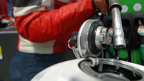 Motorrad tanken, Tankstelle