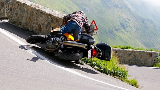 Umfaller Unfall Sturz Stilfser Joch Kehre Kurve Fahrtechnik