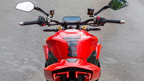 Motorrad Vergleichstest Ducati Streetfighter V2 S und BMW R 1300 R