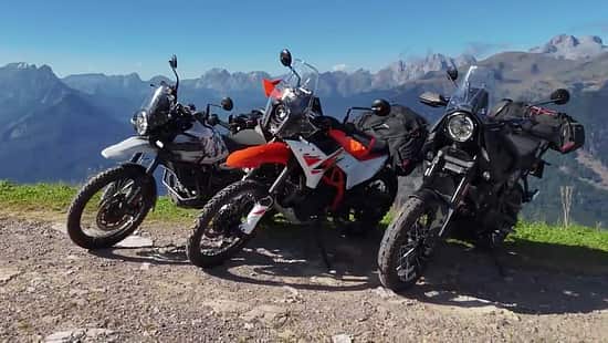 Leichte A2-Reiseenduros – KTM vs. Royal Enfield vs. Brixton