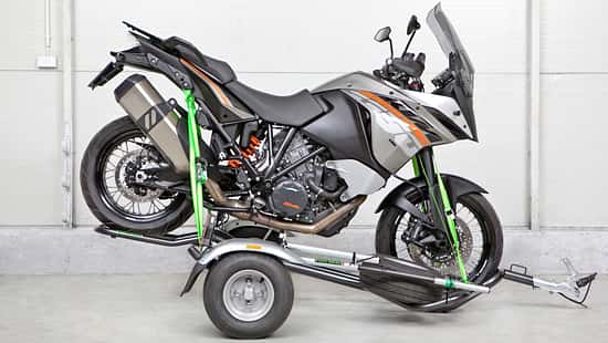Motorrad sicher verladen, Motorrad-Anhänger, Motorrad-Transport, verzurren
