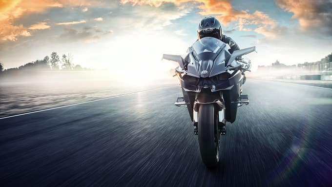 Die Ninja H2R bleibt die Rennstreckenwaffe und richtet sich weiterhin weder nach Euro 4 noch nach irgendeiner anderen Norm.
