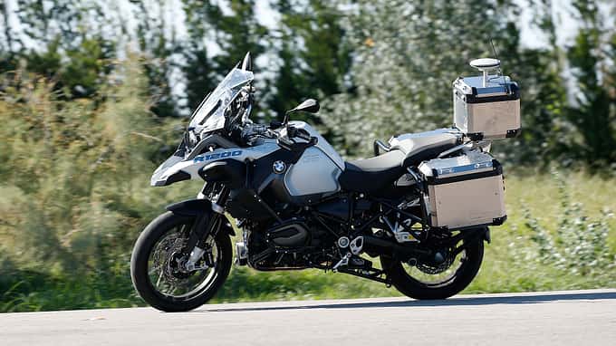BMW will für Motorradfahrer die Sicherheit, aber auch die Fahrfreude weiter erhöhen. 