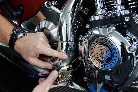 Keine Fisimatenten: Wie immer wird der Motor verplombt, um Manipulation bei den Inspektionen auszuschließen.