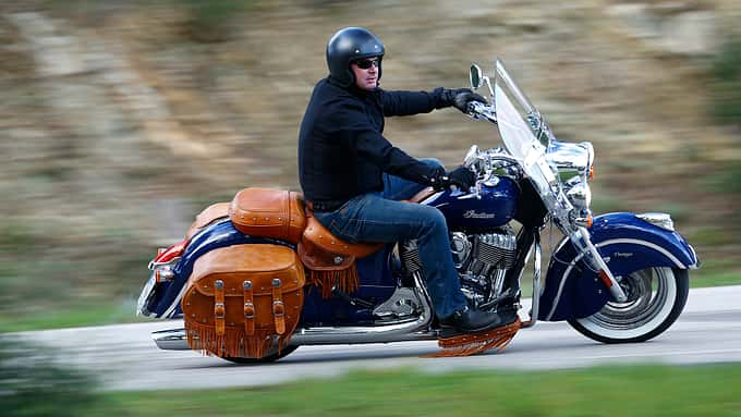 Bildergalerie: Dauertest Zwischenbilanz Indian Chief Vintage. Der wahre Straßenfeger: Die optionalen Fransen (281 Euro!) an den Trittbrettern kehren den Asphalt. Wir entfernten sie.