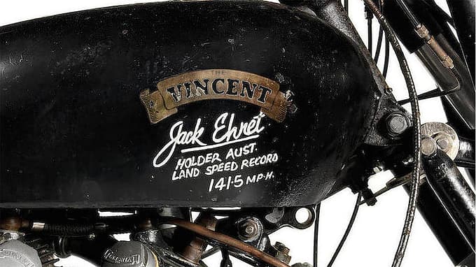 ... der mit der Vincent in Australien 1953 mit 141,509 mph (rund 228 km/h) einen neuen nationalen Geschwindigkeitsrekord aufstellte. 