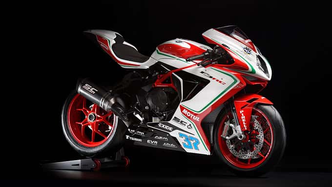 Mit Racing-Kit dürfen die beiden neuen Supersport-Granaten ausschließlich auf der Rennstrecke bewegt werden.