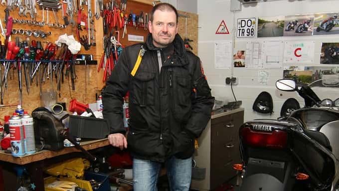 Christoph Winkelmann (52). Der Gebrauchthändler aus Castrop-Rauxel ist ein wandelndes Lexikon in Sachen Japan-Vierzylinder.