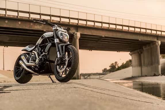 Ducati präsentierte bei der 76. Motorcycle Rally in Sturgis, SD/USA im August 2016 diese von Roland Sands umgebaute Ducati XDiavel.