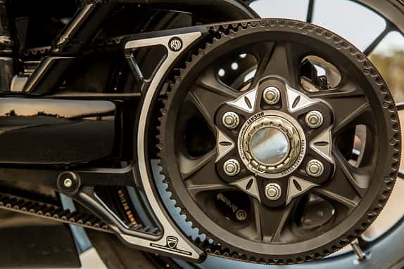 Ducati präsentierte bei der 76. Motorcycle Rally in Sturgis, SD/USA im August 2016 diese von Roland Sands umgebaute Ducati XDiavel.