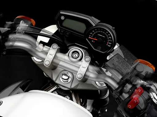 Neuer Feger in der Mittelklasse: Yamaha XJ6.