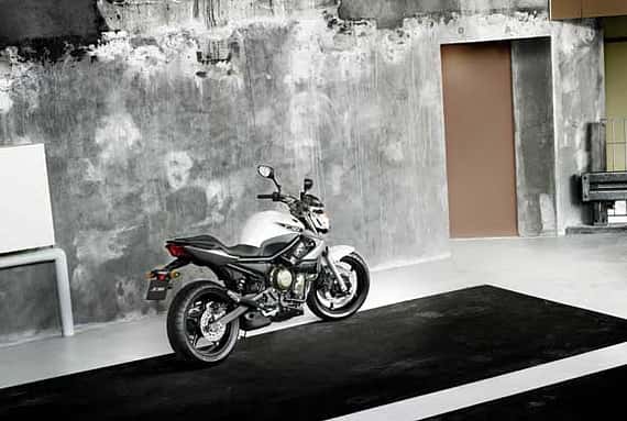 Neuer Feger in der Mittelklasse: Yamaha XJ6.