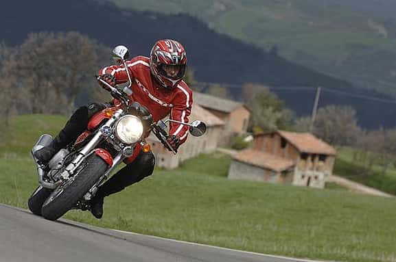 Besohlt ist die GT übrigens mit eigens dafür entwickelten "Pilot Classic"-Reifen aus dem Hause Michelin.