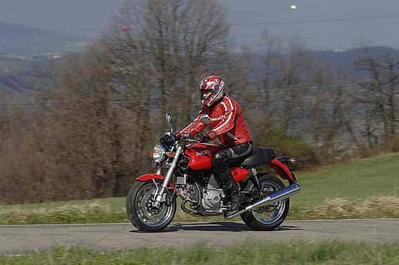 Deutliche Anleihen von der Ur-GT aus dem Jahre 1971.