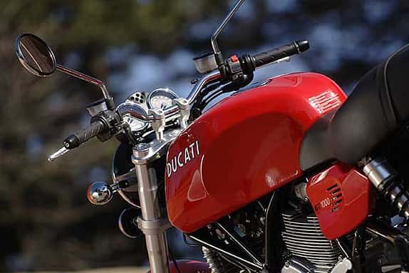 Angetrieben wird die GT vom 92 PS starken V2, der auch von der Monster und Multistrada 1000 bekannt ist.
