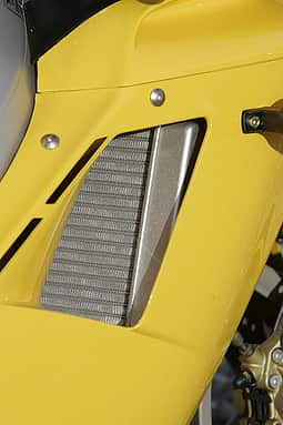 Aus dem Fazit des MOTORRAD-Vergleichstest (Ausgabe 2/2005): "Die Cagiva ist ein Traum - Rennfreaks kommen an ihr nicht vorbei."