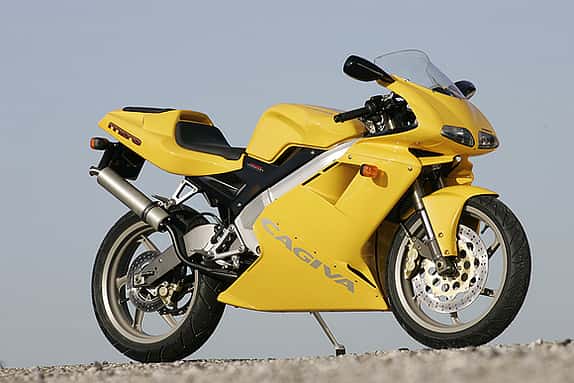 Aus dem Fazit des MOTORRAD-Vergleichstest (Ausgabe 2/2005): "Die Cagiva ist ein Traum - Rennfreaks kommen an ihr nicht vorbei."