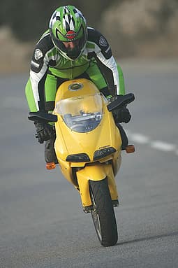 Aus dem Fazit des MOTORRAD-Vergleichstest (Ausgabe 2/2005): "Die Cagiva ist ein Traum - Rennfreaks kommen an ihr nicht vorbei."