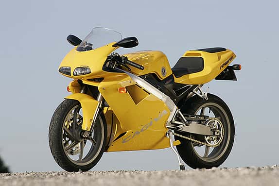Aus dem Fazit des MOTORRAD-Vergleichstest (Ausgabe 2/2005): "Die Cagiva ist ein Traum - Rennfreaks kommen an ihr nicht vorbei."