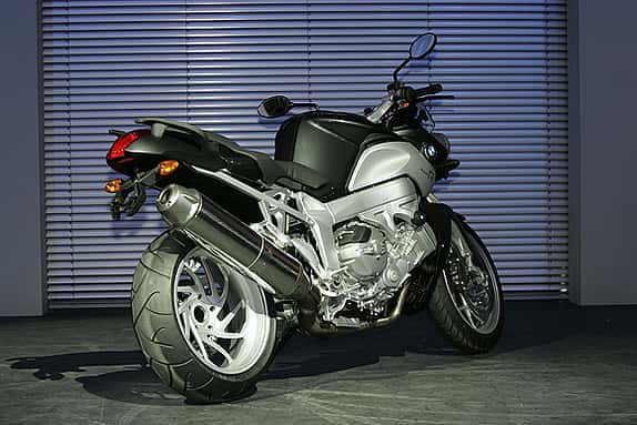 Viel Power, wenig Windschutz: die neue BMW K 1200 R