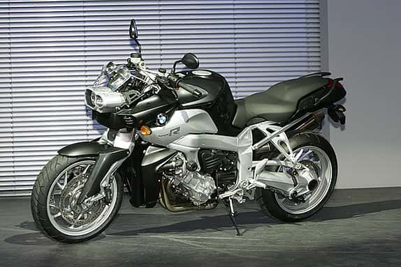 Viel Power, wenig Windschutz: die neue BMW K 1200 R